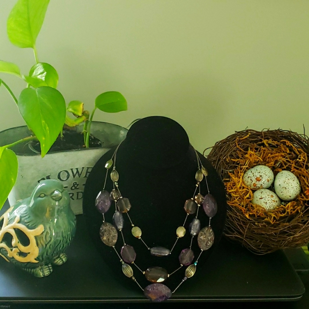 NY Purple gunmetal clear and crackled bead necklace